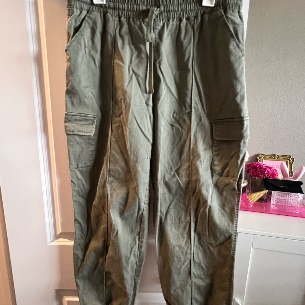 Womans Olive Cargo Pants